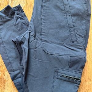 Athleta Headlands Hybrid Cargo Tight, Gray